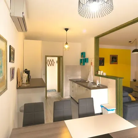 Apartman Sa Tri Spavace Sobe U Blizini Plaze * Premantura