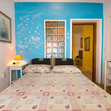 Apartman Sa Tri Spavace Sobe U Blizini Plaze Apartment Premantura