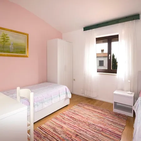Apartment Apartman Sa Tri Spavace Sobe U Blizini Plaze Premantura