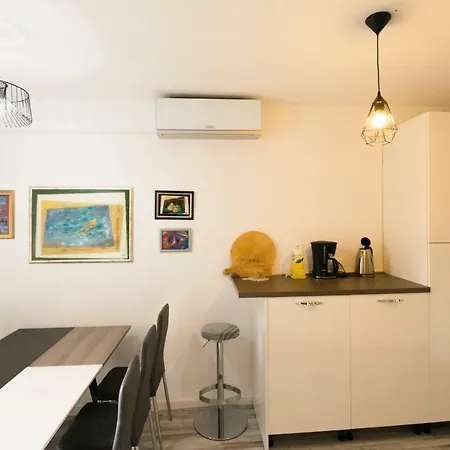 Apartman Sa Tri Spavace Sobe U Blizini Plaze *