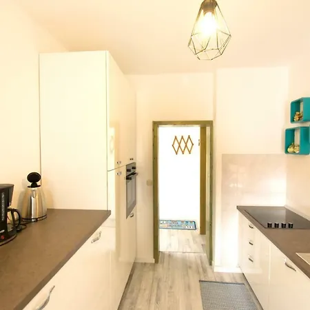 Apartman Sa Tri Spavace Sobe U Blizini Plaze Apartamento