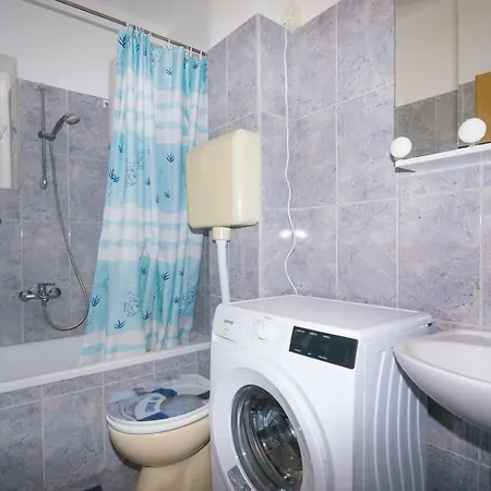 Apartman Sa Tri Spavace Sobe U Blizini Plaze Premantura