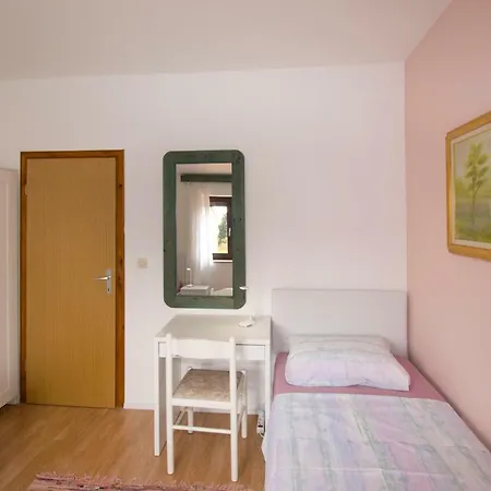 Apartman Sa Tri Spavace Sobe U Blizini Plaze Premantura