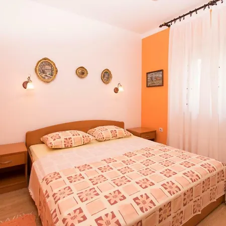 Apartman Sa Tri Spavace Sobe U Blizini Plaze * Premantura