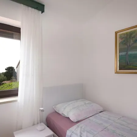 Apartman Sa Tri Spavace Sobe U Blizini Plaze Apartment *