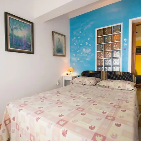 Apartman Sa Tri Spavace Sobe U Blizini Plaze *