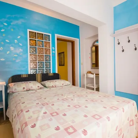 Apartman Sa Tri Spavace Sobe U Blizini Plaze Premantura