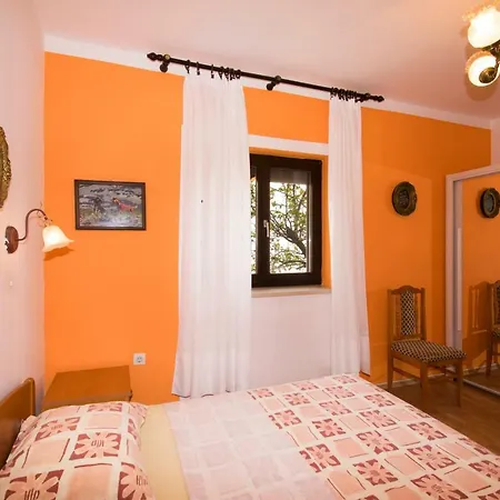 Apartman Sa Tri Spavace Sobe U Blizini Plaze * Premantura