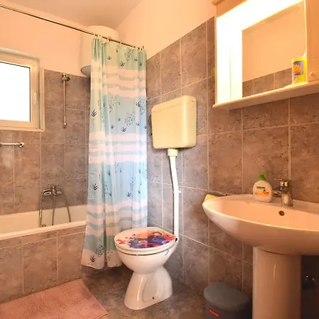 Apartment Apartman Sa Tri Spavace Sobe U Blizini Plaze