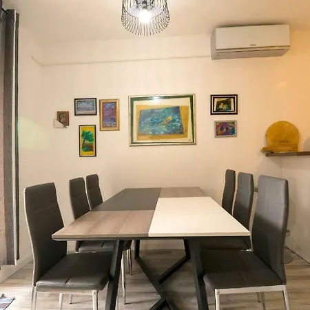 Apartman Sa Tri Spavace Sobe U Blizini Plaze * Premantura