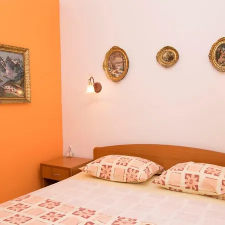 Apartman Sa Tri Spavace Sobe U Blizini Plaze * Premantura